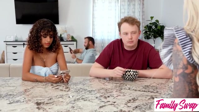 Intense Self Defense Wrestling Sparks Passion with Alexis Malone & Isabella Jules - Foursome Creampie